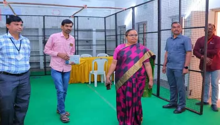 పోలింగ్ మెటీరియల్ డిస్ట్రిబ్యూషన్ ప్రక్రియ సజావుగా జరపాలి : కలెక్టర్ హైమావతి పోలింగ్ మెటీరియల్ డిస్ట్రిబ్యూషన్ ప్రక్రియ సజావుగా జరపాలి : కలెక్టర్ హైమావతి