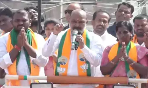 ధనవంతులు, గుణవంతులకు మధ్య కరీంనగర్‌ పోటీ.. కేంద్ర మంత్రి బండి సంజయ్