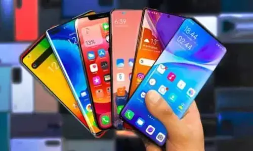 స్మార్ట్‌ఫోన్ ప్రియులకు కలిసిరాని కొత్త సంవత్సరం.. 2026 లో ధరల మోతకు అసలు కారణాలు ఇవే!