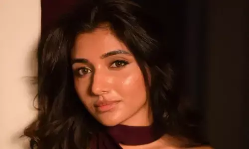 కవ్వించే కళ్లతో మత్తెక్కిస్తున్న మిర్నా.. వైరల్ అవుతున్న లేటెస్ట్ స్టిల్స్