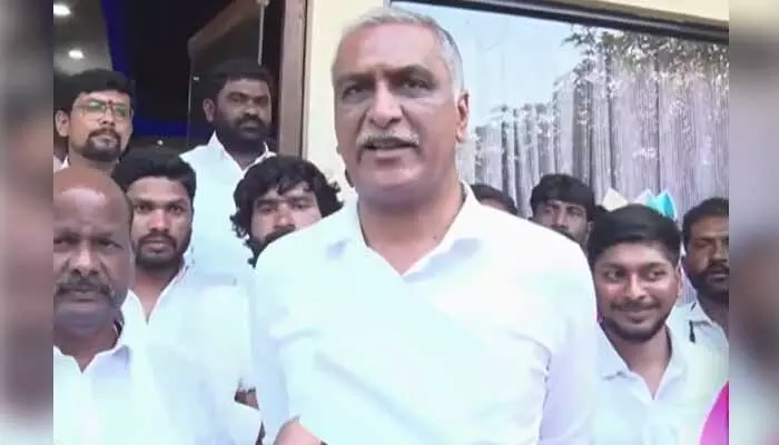 సిట్లు, తిట్లు ప్రజల కడుపు నింపవు రేవంత్.. మాజీ మంత్రి హరీశ్ రావు సిట్లు, తిట్లు ప్రజల కడుపు నింపవు రేవంత్.. మాజీ మంత్రి హరీశ్ రావు