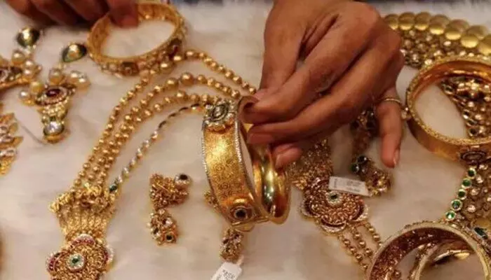 Silver: మళ్లీ పెరుగుతున్న వెండి, బంగారం ధరలు Silver: మళ్లీ పెరుగుతున్న వెండి, బంగారం ధరలు