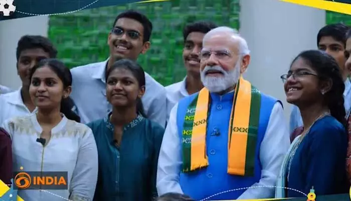 టెక్నాలజీకి బానిసలవ్వొద్దు.. విద్యార్థులకు మోడీ సలహా టెక్నాలజీకి బానిసలవ్వొద్దు.. విద్యార్థులకు మోడీ సలహా