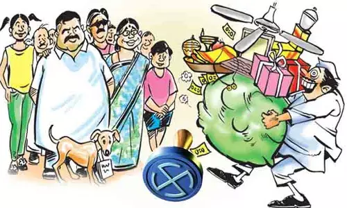గెలుపు కోసం అభ్యర్థుల ఆరాటం.. ఓటర్లకు గిఫ్ట్‌లు, మద్యం పంపిణీ షురూ