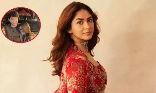 వాలెంటైన్స్ డే వీక్ స్పెషల్.. మృణాల్‌పై పూల వర్షం కురిపించిన సిద్ధాంత్..