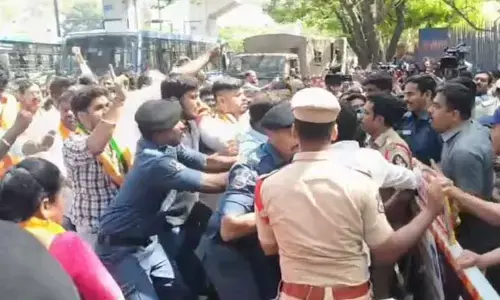 డీజీపీ కార్యాలయం వద్ద హైటెన్షన్.. పోలీసులతో బీజేపీ శ్రేణుల తోపులాట.. కిందపడిపోయిన డీసీపీ!