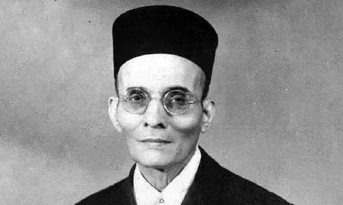 సావర్కర్ కు భారతరత్నపై మాటల యుద్ధం