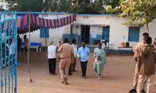 Municipal elections: చివరి నిమిషంలో బిగ్ ట్విస్ట్.. గుర్తులు తారుమారు కావడంతో ఓటింగ్ నిలిపివేత!