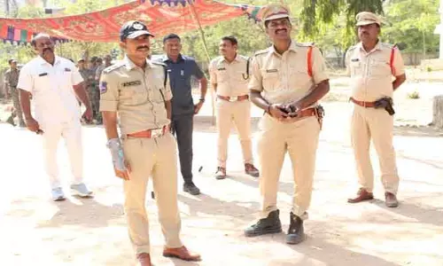 ఆర్మూర్ లో మున్సిపల్ ఎన్నికల పోలింగ్ సరళిని పర్యవేక్షించిన పోలీస్ కమిషనర్