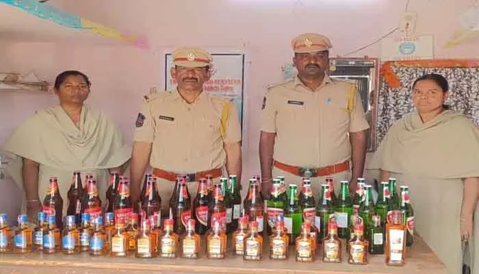 నారాయణపేటలో అక్రమ మద్యం పట్టివేత నారాయణపేటలో అక్రమ మద్యం పట్టివేత