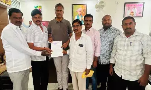 నీలిమ హాస్పిట‌ల్ లో దేవునూర్ గ్రామ‌స్తుల‌కు ఉచిత వైద్యం