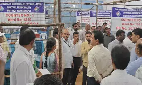స్ట్రాంగ్ రూమ్ వ‌ద్ద పోలీసుల‌తో భారీ బందోబ‌స్తు