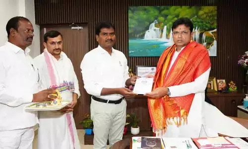 కాళేశ్వర దేవస్థానం తరుపున మంత్రులకు ఆహ్వానం
