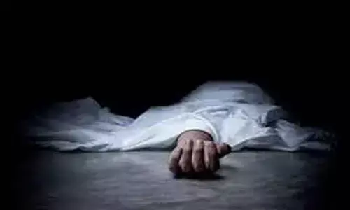 ఉరేసుకొని యువ‌తి ఆత్మ‌హ‌త్య