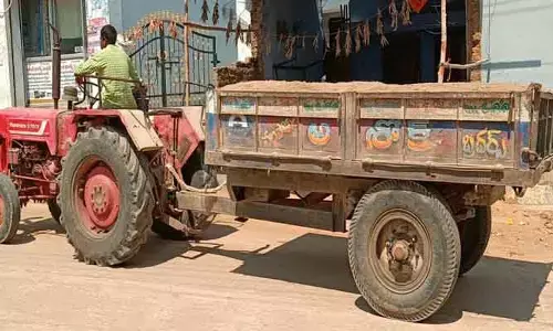 పాత తేదీల‌తో ఇసుక అక్ర‌మ త‌ర‌లింపు