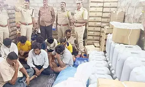నకిలీ మద్యం కేసులో ముగ్గురికి బెయిల్