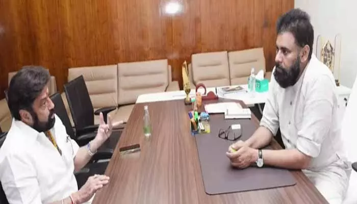 ఏపీ అసెంబ్లీలో ఆసక్తికర సన్నివేశం.. పవన్ ఛాంబర్లో బాలయ్య ఏపీ అసెంబ్లీలో ఆసక్తికర సన్నివేశం.. పవన్ ఛాంబర్లో బాలయ్య