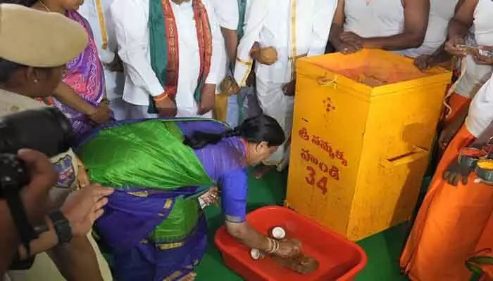 మేడారం హుండీ లెక్కింపు పూర్తి మేడారం హుండీ లెక్కింపు పూర్తి