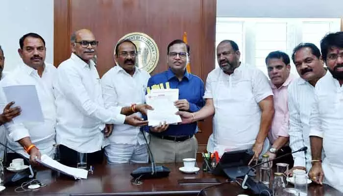 ఇన్ సర్వీస్ ఉపాధ్యాయులకు టెట్లో వెయిటేజీ మార్కులు కలపాలి.. సీఎస్కు TS UTF వినతి ఇన్ సర్వీస్ ఉపాధ్యాయులకు టెట్లో వెయిటేజీ మార్కులు కలపాలి.. సీఎస్కు TS UTF వినతి