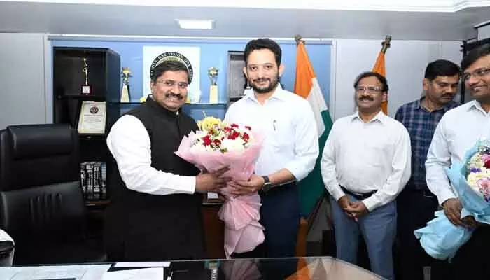 సింగరేణి సీఎండీగా బాధ్యతలు స్వీకరించిన డాక్టర్ జ్యోతి బుద్ధ ప్రకాష్ సింగరేణి సీఎండీగా బాధ్యతలు స్వీకరించిన డాక్టర్ జ్యోతి బుద్ధ ప్రకాష్