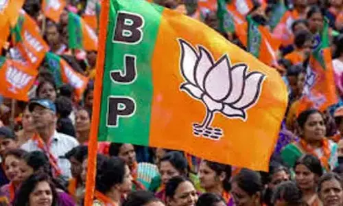 నిర్మల్ లో పోస్టల్ బ్యాలెట్ లో ఒక ఓటుతో బీజేపీ ముందంజ