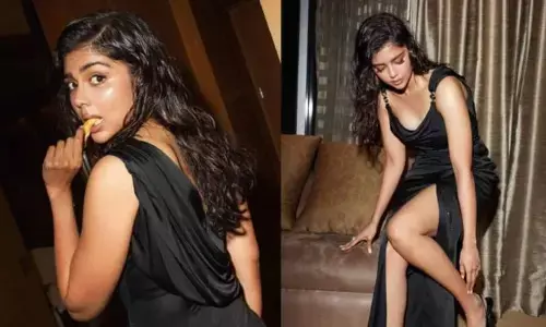 మత్తెక్కించే కళ్ళతో కుర్రాళ్ళ మతులు పోగొడుతున్న కళ్యాణి ప్రియదర్శన్..!