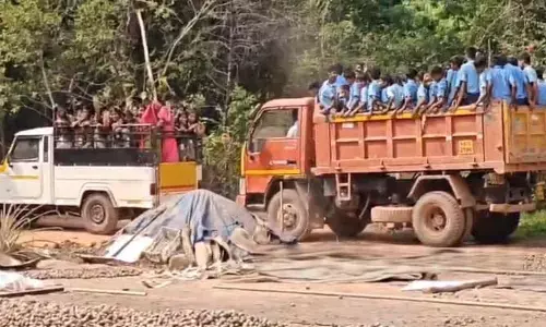 గొర్రెలు కాదు! గవర్నమెంట్ స్కూల్ విద్యార్థులు.. ట్రక్కుల్లో తరలింపు : హెడ్ మాస్టర్ సస్పెండ్