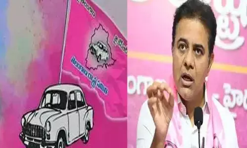 సిరిసిల్ల కేటీఆర్ అడ్డా.. ఎగిరిన గులాబీ జెండా..!