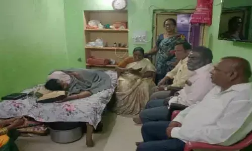తెలంగాణ భవన్ నిరసనలో తోపులాటలు..!
