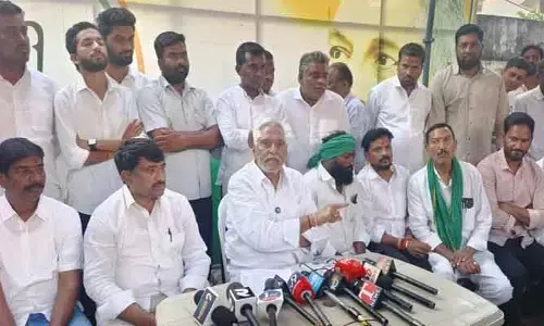 కాంగ్రెస్ పార్టీ జెండా మోసినోళ్లకే  చైర్ ప‌ర్స‌న్  గా  అవకాశం ఇవ్వాలి : మాజీ మంత్రి జీవన్ రెడ్డి