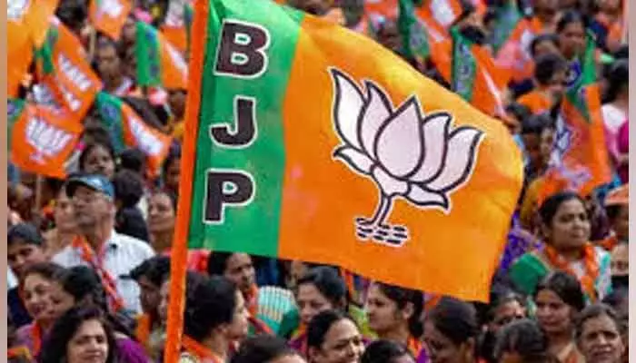 నిర్మల్ లో పోస్టల్ బ్యాలెట్ లో ఒక ఓటుతో బీజేపీ ముందంజ నిర్మల్ లో పోస్టల్ బ్యాలెట్ లో ఒక ఓటుతో బీజేపీ ముందంజ