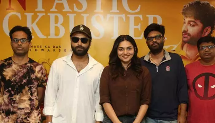 ప్రేక్షకులను నవ్వించాలని చేసిన సినిమా.. మిమ్మల్ని ‘ఫంకీ’ నిరాశపరచదు. ప్రేక్షకులను నవ్వించాలని చేసిన సినిమా.. మిమ్మల్ని ‘ఫంకీ’ నిరాశపరచదు.