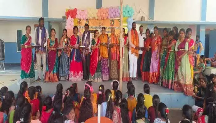 విద్యార్థులు ఉన్నత శిఖరాలకు చేరుకోవాలి విద్యార్థులు ఉన్నత శిఖరాలకు చేరుకోవాలి