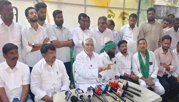 కాంగ్రెస్ పార్టీ జెండా మోసినోళ్లకే చైర్ పర్సన్ గా అవకాశం ఇవ్వాలి : మాజీ మంత్రి జీవన్ రెడ్డి కాంగ్రెస్ పార్టీ జెండా మోసినోళ్లకే చైర్ పర్సన్ గా అవకాశం ఇవ్వాలి : మాజీ మంత్రి జీవన్ రెడ్డి