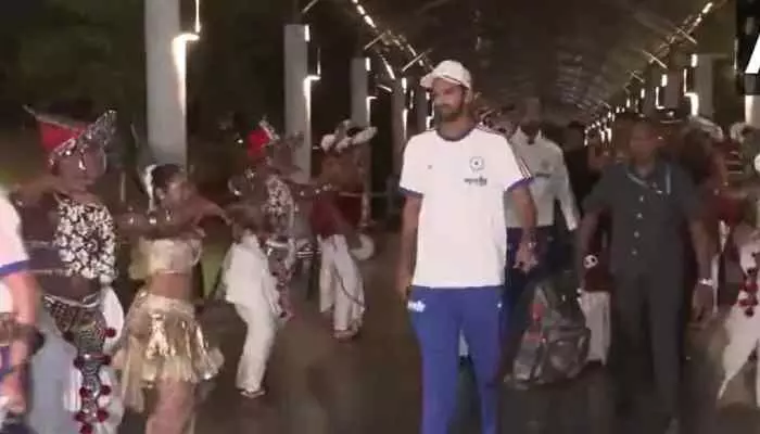 IND VS PAK: కొలంబోకు చేరుకున్న భారత జట్టు IND VS PAK: కొలంబోకు చేరుకున్న భారత జట్టు