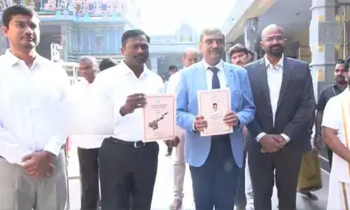 AP Budget: కనకదుర్గమ్మ పాదాల చెంత ఏపీ బడ్జెట్ ప్రతులు.. ఆర్థిక మంత్రి కేశవ్‌కు అందజేత