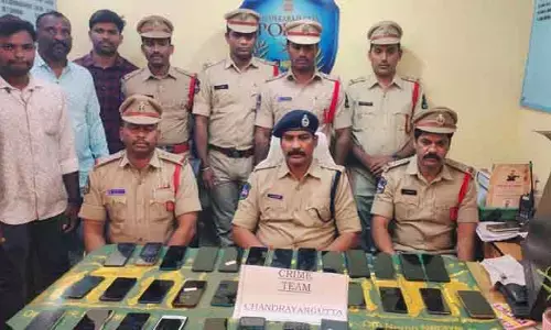 32 మొబైల్ ఫోన్లు రిక‌వ‌రీ చేసి బాధితుల‌కు అంద‌జేత