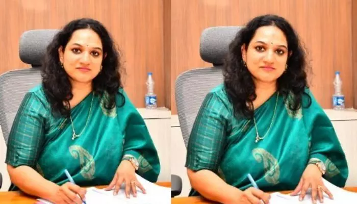 మున్సిపల్ ఉద్యోగులంటే నెగటివ్ ఫీలింగ్: సైబరాబాద్ మున్సిపల్ కార్పొరేషన్ కమిషనర్ జి.సృజన మున్సిపల్ ఉద్యోగులంటే నెగటివ్ ఫీలింగ్: సైబరాబాద్ మున్సిపల్ కార్పొరేషన్ కమిషనర్ జి.సృజన