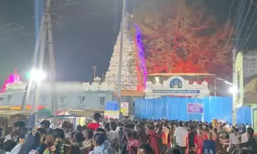 తెలుగు రాష్ట్రాల్లో వైభవంగా శివరాత్రి వేడుకలు.. కిటకిటలాడుతున్న ఆలయాలు