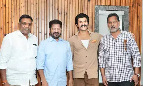 తెలంగాణ సీఎం రేవంత్ రెడ్డిని కలిసిన విజయ్ దేవరకొండ.