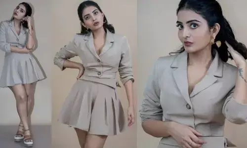 పొట్టి డ్రెస్‌లో ఆ అందాలతో హీట్ పెంచుతున్న అనన్య నాగళ్ల