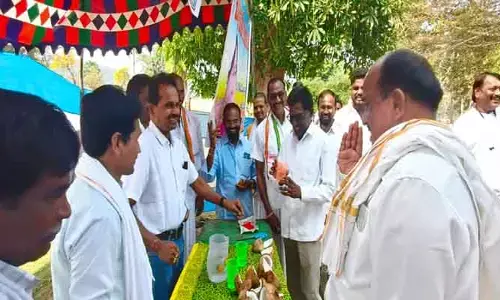 గంగిశెట్టి శ్రీనివాస్ సేవలు అభినందనీయం : అడిషనల్ కలెక్టర్ మహేందర్ జీ