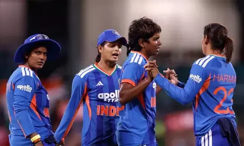 Ind W Vs Aus W : అదరగొట్టిన తెలుగమ్మాయిలు.. తొలి టీ20 భారత్‌దే