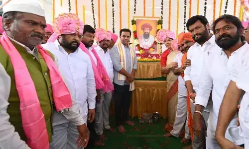 హంగ్ చోట్ల కాంగ్రెస్ అరాచకాలు.. కార్పొరేటర్లు, కౌన్సిలర్లను ఎత్తుకెళ్లారు: కేటీఆర్ ఆరోపణలు