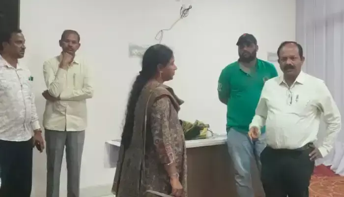 కొత్తగూడెం కార్పొరేషన్.. సీపీఐ మేయర్ అభ్యర్థుల్లో త్రిముఖ పోటీ