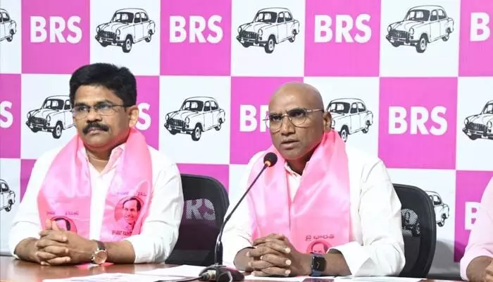 ఫార్ములా ఈ కార్ రేస్పై మళ్లీ లీకులు.. ఆర్ఎస్ ప్రవీణ్ కుమార్ కీలక వ్యాఖ్యలు ఫార్ములా ఈ కార్ రేస్పై మళ్లీ లీకులు.. ఆర్ఎస్ ప్రవీణ్ కుమార్ కీలక వ్యాఖ్యలు