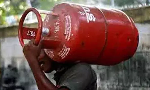 LPG GAS PRICE TODAY: తెలుగు రాష్ట్రాల్లో గ్యాస్ సిలిండర్ ధరలు ఎలా ఉన్నాయంటే?