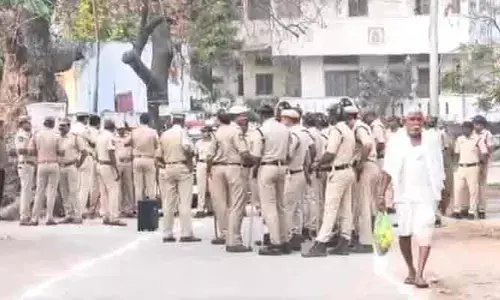 తొర్రూరులో పొలిటికల్ వార్.. రంగంలోకి RAF బలగాలు..ఎంపీ కడియం కావ్య ఓటు పై ఉత్కంఠ!