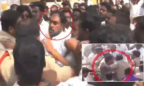 తొర్రూరులో హై టెన్షన్ వాతావరణం.. మాజీ మంత్రి ఎర్రబెల్లి తీవ్ర ఆరోపణలు