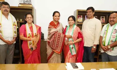 తెలంగాణ జాగృతిలో చేరిన మాజీ ఎమ్మెల్యే కుమారుడు.. కండువా కప్పి ఆహ్వానించిన కల్వకుంట్ల కవిత